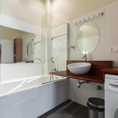 Sleeps 6 Air Con Wifi Apartment Cannes