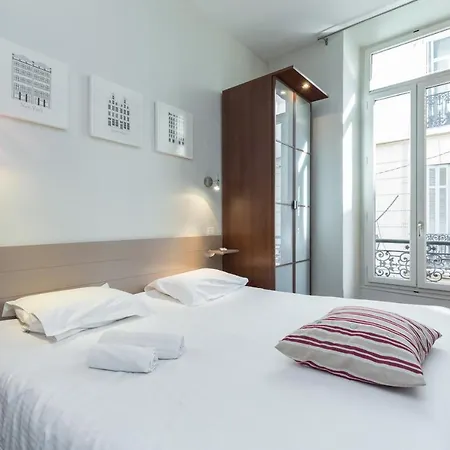 Sleeps 6 Air Con Wifi