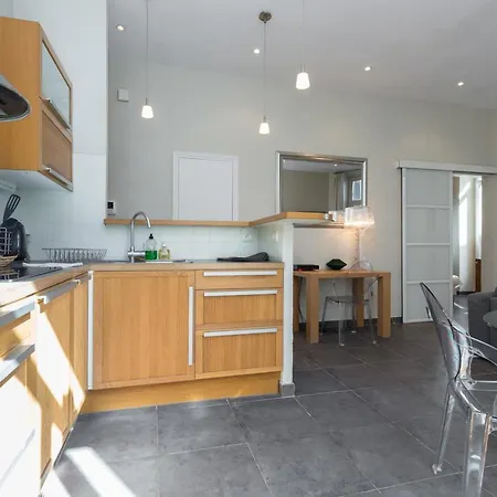 Sleeps 6 Air Con Wifi Cannes
