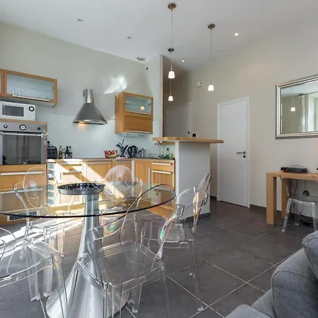 Sleeps 6 Air Con Wifi Apartment Cannes