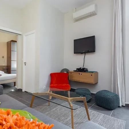 Sleeps 6 Air Con Wifi Cannes
