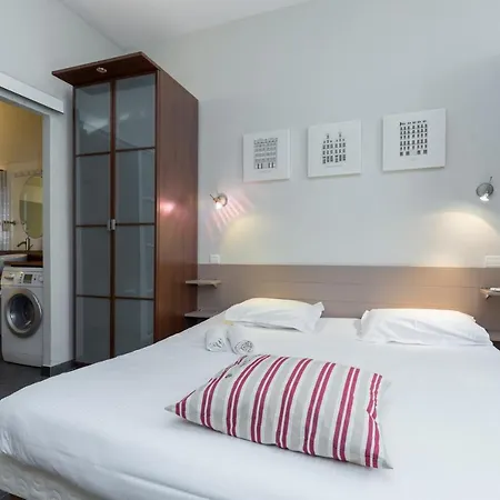 Sleeps 6 Air Con Wifi Apartment *