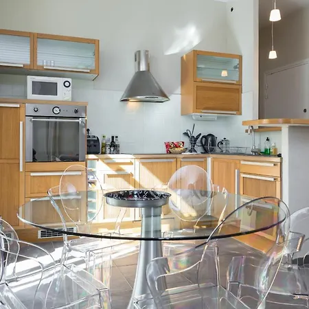 Sleeps 6 Air Con Wifi Cannes