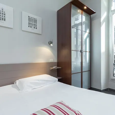 Sleeps 6 Air Con Wifi